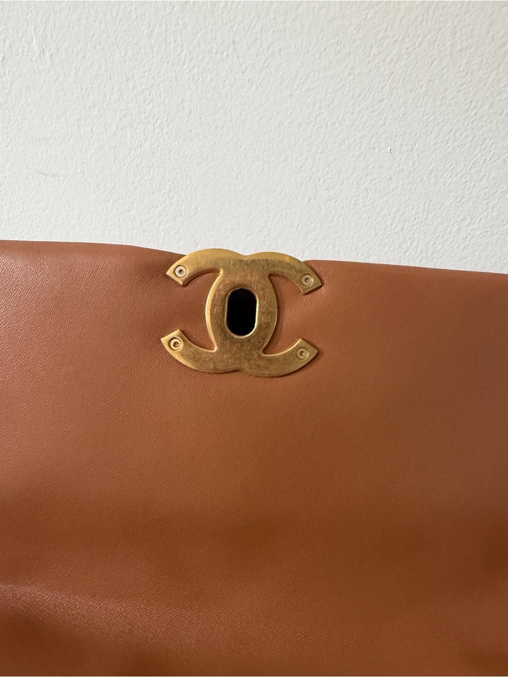 CHANEL 19 QUILTED LAMBSKIN BAG Camel color size S microchipped - Picture 14 of 16